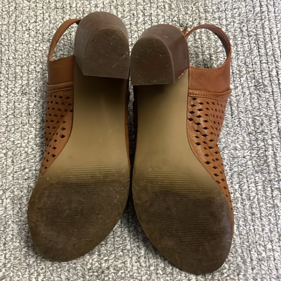 Ladies Leather Heel Sandals - Picture 5 of 5